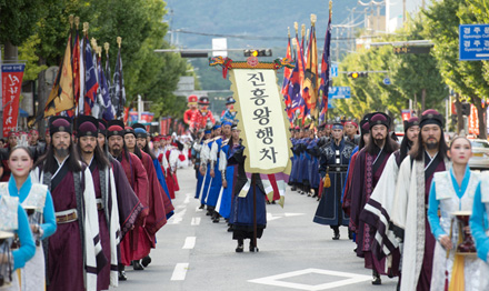진흥왕(순수관경) 행차 재현
