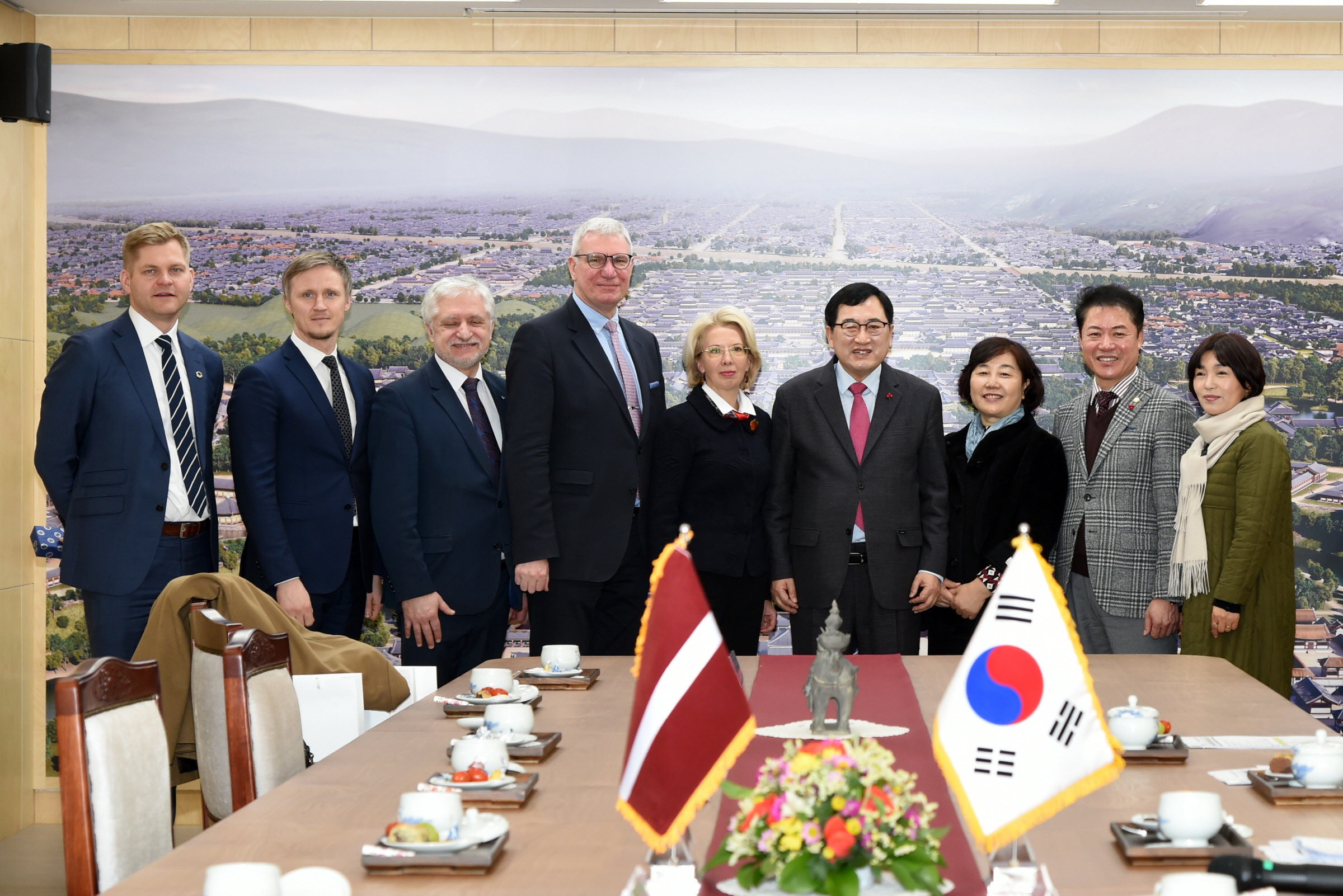 라트비아 국회의장 접견