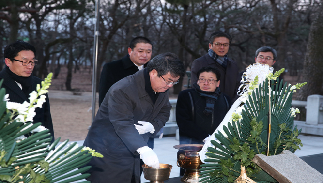충혼탑 참배
