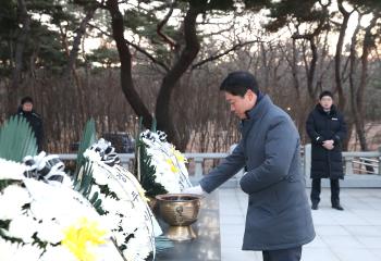 충혼탑 참배