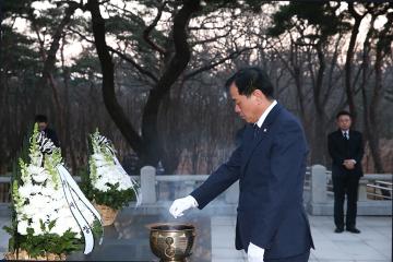 충혼탑 참배