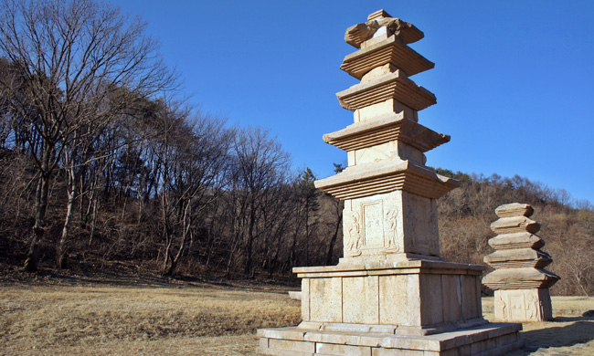 2기의 탑