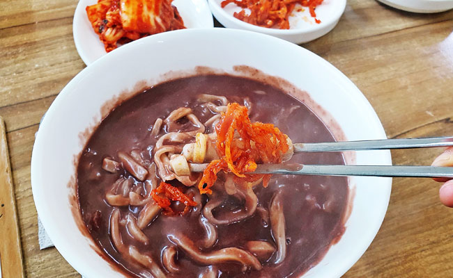 경주 팥요리 ‘동진강칼국수의 팥칼국수’ 