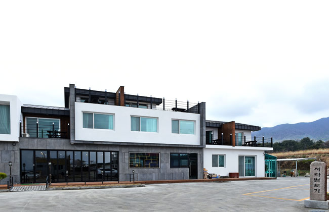 서라벌토기 건물 외부 전경