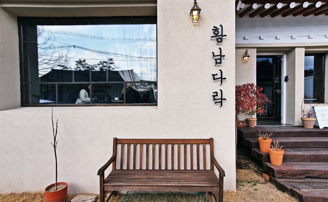 황남다락 외부 벤치