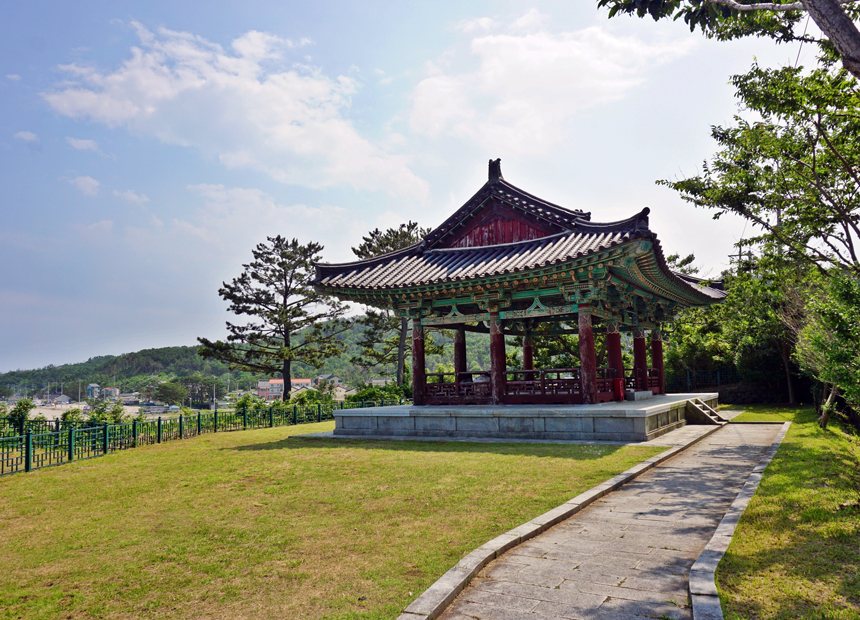 이견대 전경