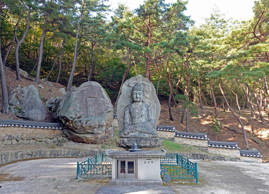 경주 남산 미륵곡 석조여래좌상