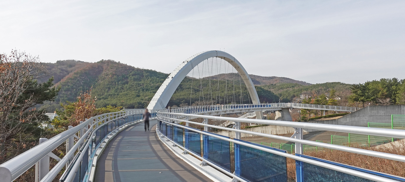 보문호반길 ‘물너울교’