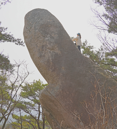 마석산 동쪽 암릉군의 다양한 바위