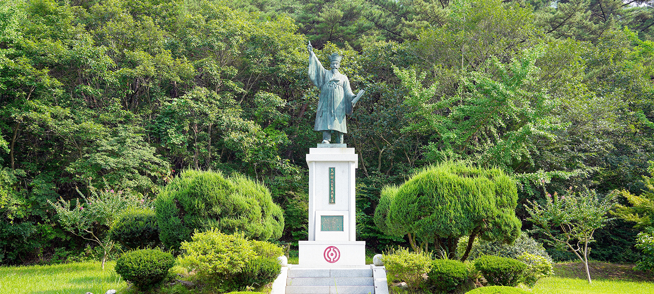용담정 최제우 동상