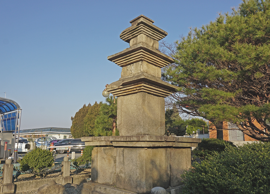 황오동 삼층석탑