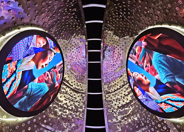 호반광장 알 조형물