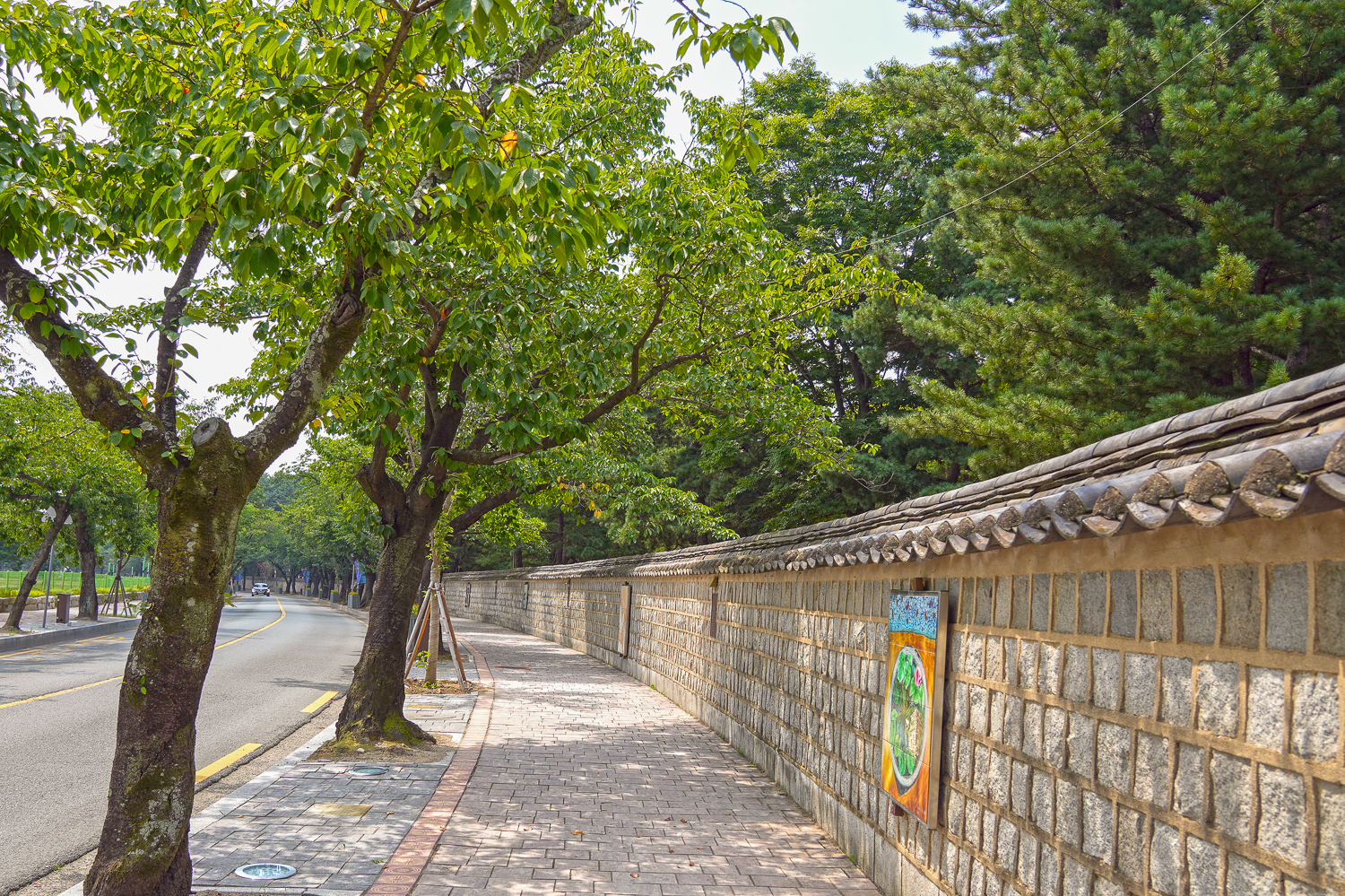 대릉원 돌담길