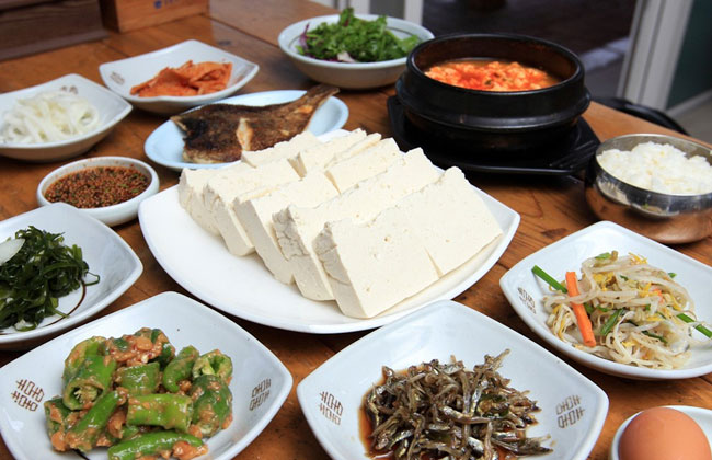 전통맷돌순두부 상차림