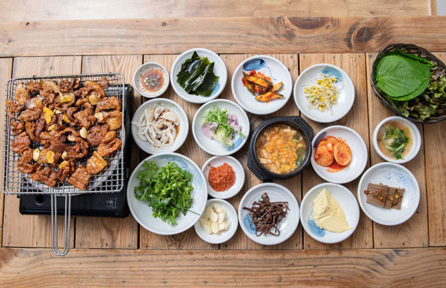 산해 돼지석쇠구이 상차림