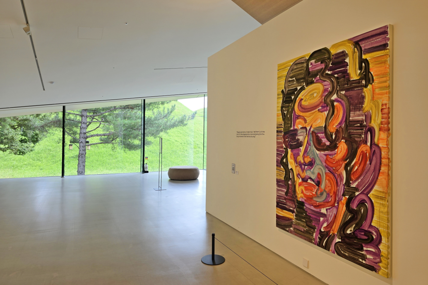 에가미 에츠의 <대지의 울림> 전과 왕릉뷰