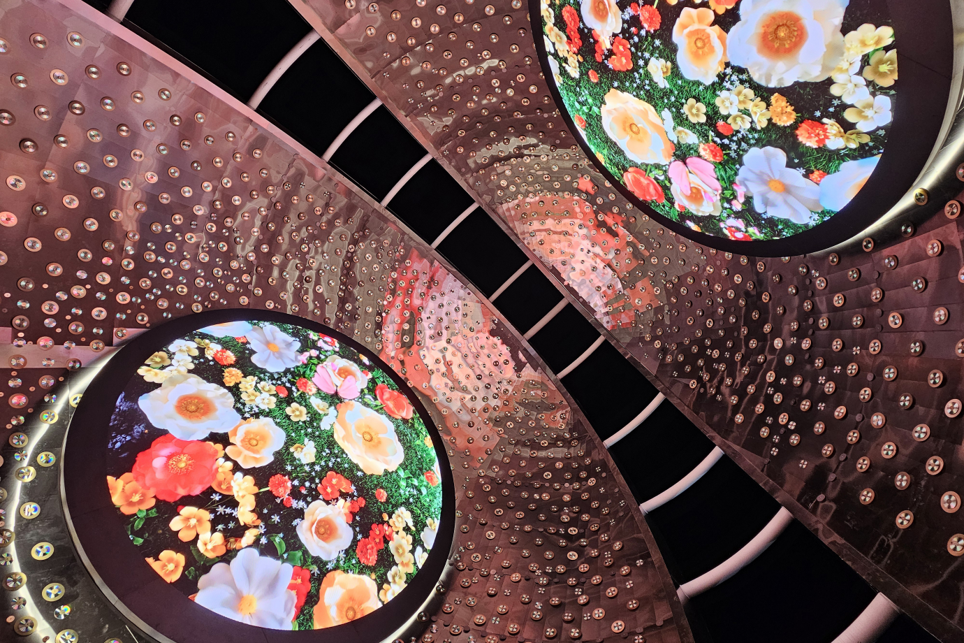 알 조형물 미디어아트 