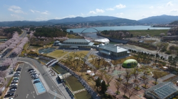 벚꽃과 조화로운 경주동궁원!