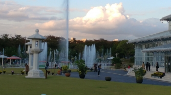 가을바람이 부는 날 동궁원의 음악분수