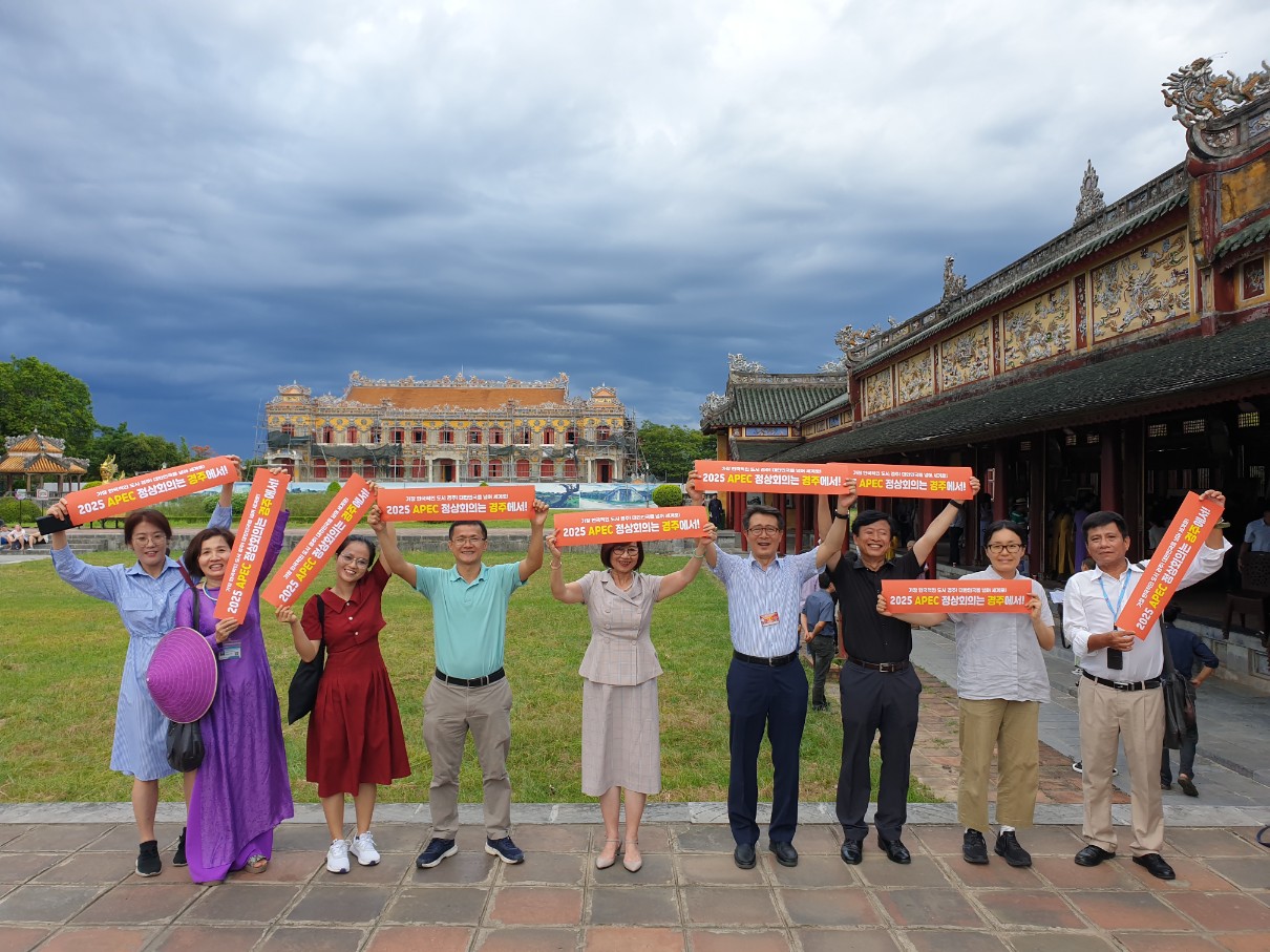 경주시가 16일부터 18일까지 3일간 베트남에서 열린 ‘2023 후에 페스티벌’에 참가한 가운데, ‘2025 APEC 정상회의 경주 유치’를 적극 홍보하고 있다.