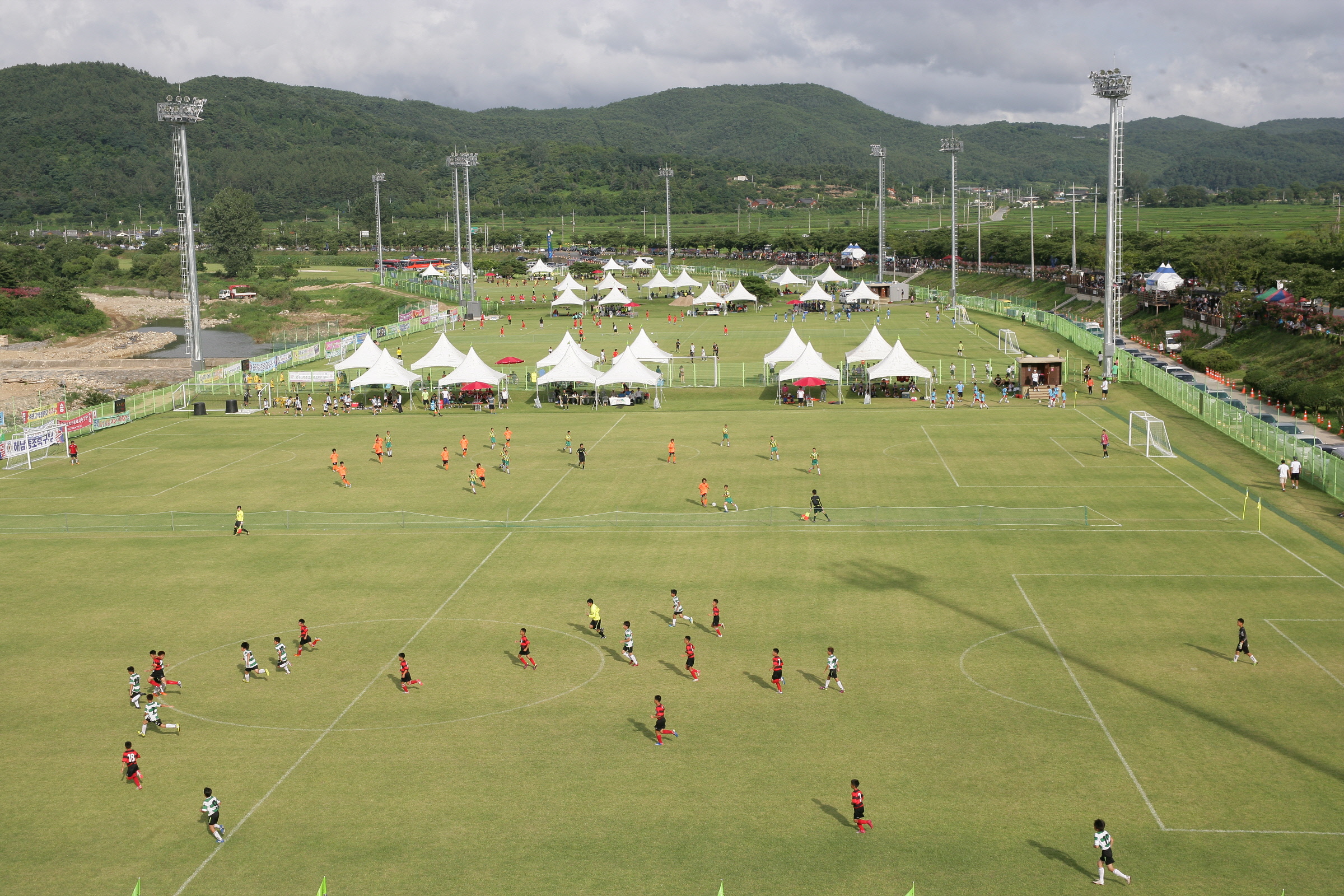 알천구장 전경, 경주시청 전경, 2024 화랑대기 전국 유소년 축구대회 시상식 모습