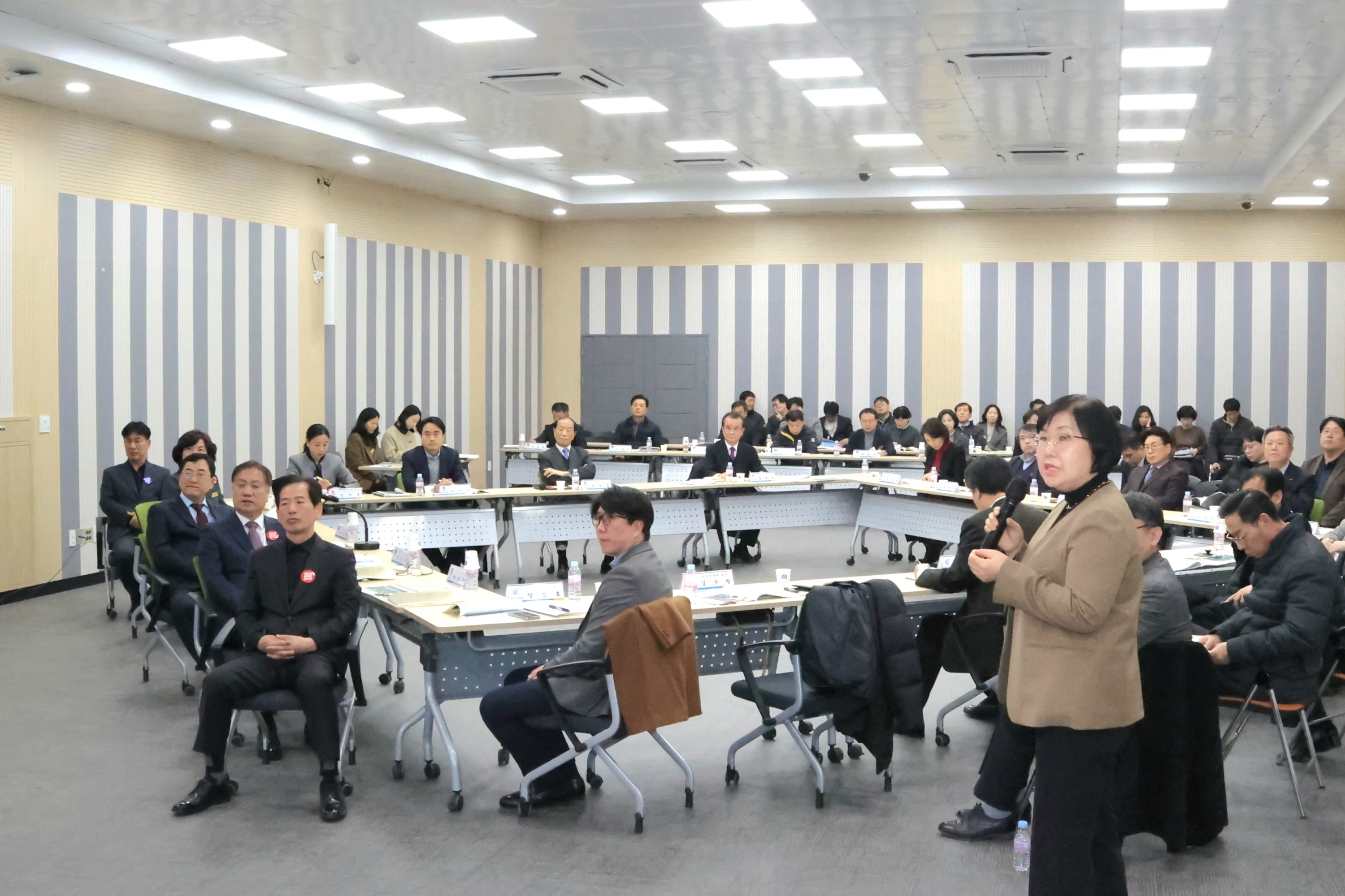 지난 17일 경주시청 내 대회의실에서 열린 이번 회의는 관·학 협력사업 발굴하고 주요 비전을 공유하기 위한 ‘경주시-지역대학 상생협의회’ 가 열렸다.