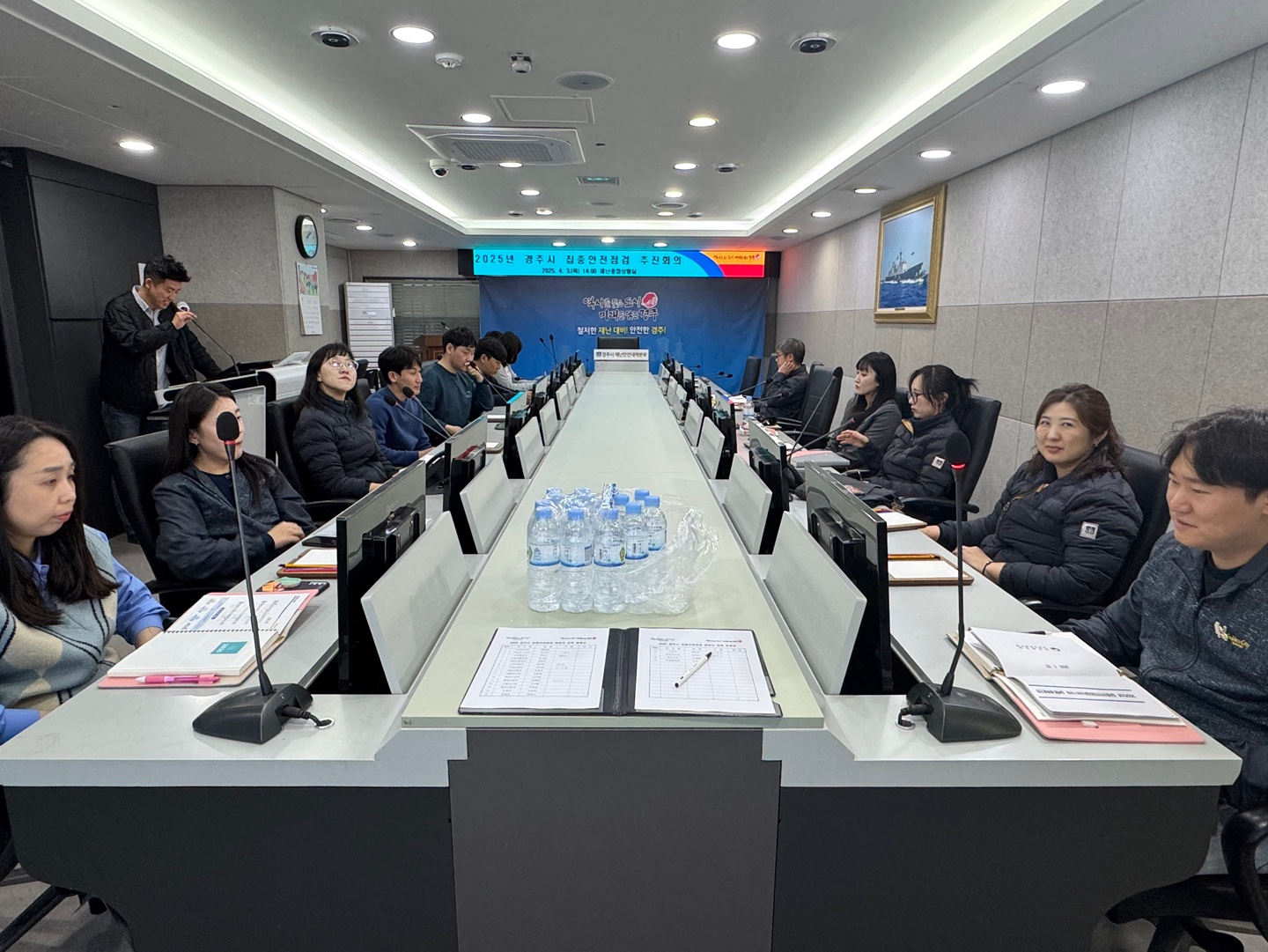 경주시는 3일 시청 청사 내 재난종합상황실에서 ‘2025년 경주시 집중안전점검 추진단 회의’를 열고, 분야별 임무와 역할을 공유하며 본격적인 점검 준비에 나서고 있다.
