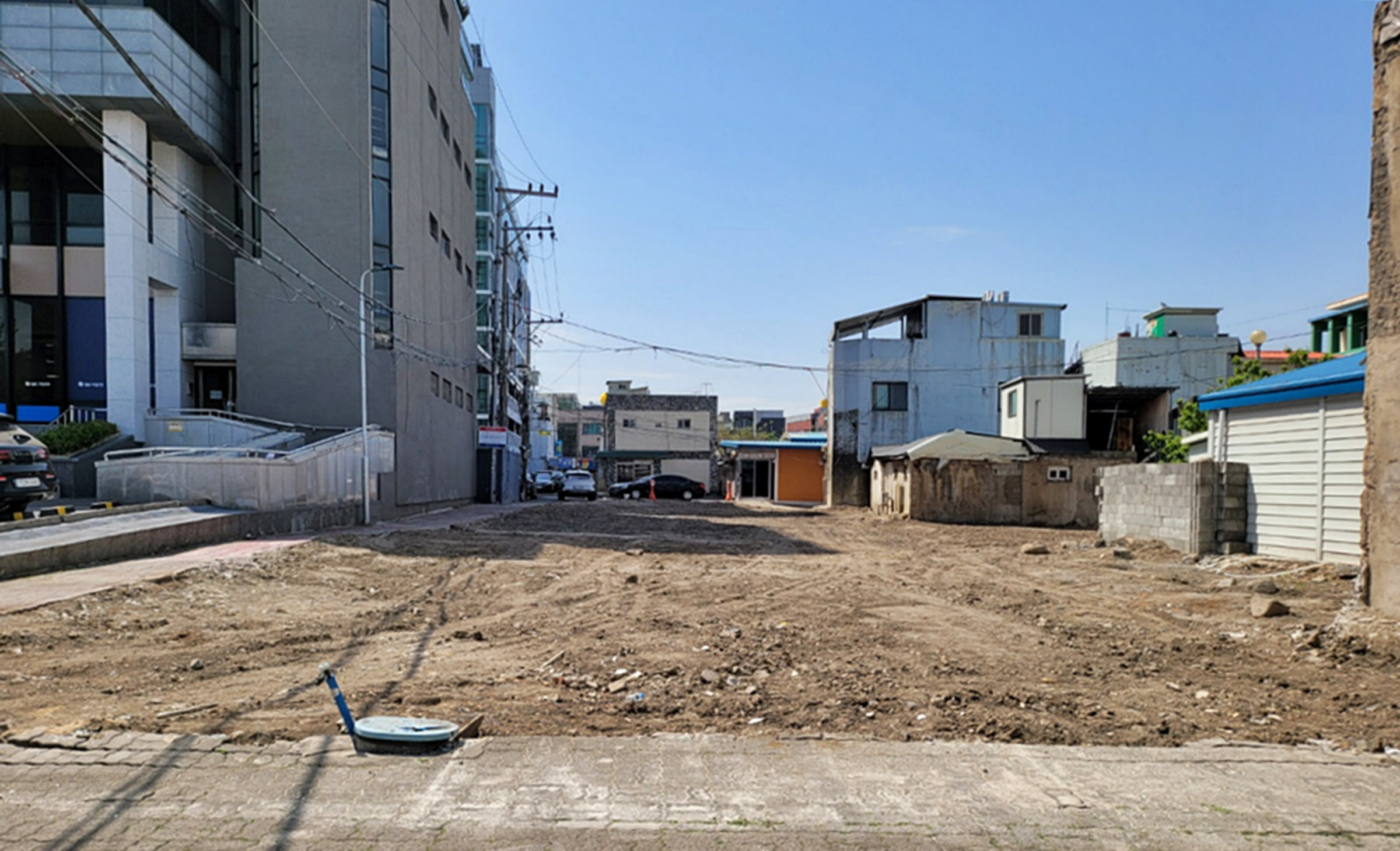 도시재생이 진행 중인 경주시 황오동 구 성매매 집결지 일원. 현재 기존 건물은 모두 철거됐으며, 황오 커뮤니티센터 신축과 도로 개설이 완료되면 이 일대는 과거의 그늘을 지우고 지역 공동체의 중심지로 거듭날 예정이다.