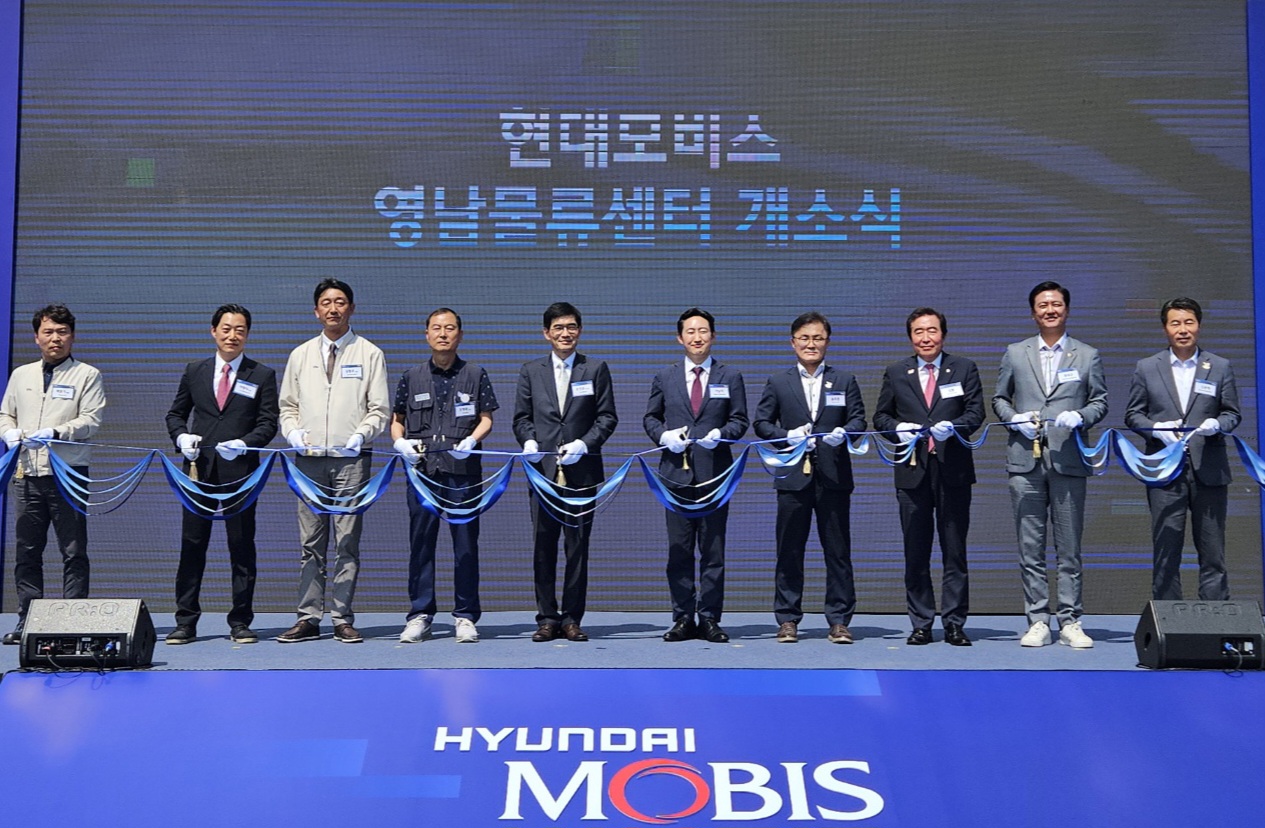 경주시는 지난 30일 내남면 명계3일반산업단지 내에 위치한 ‘현대모비스 영남권 통합물류센터’에서 개소식을 개최했다
