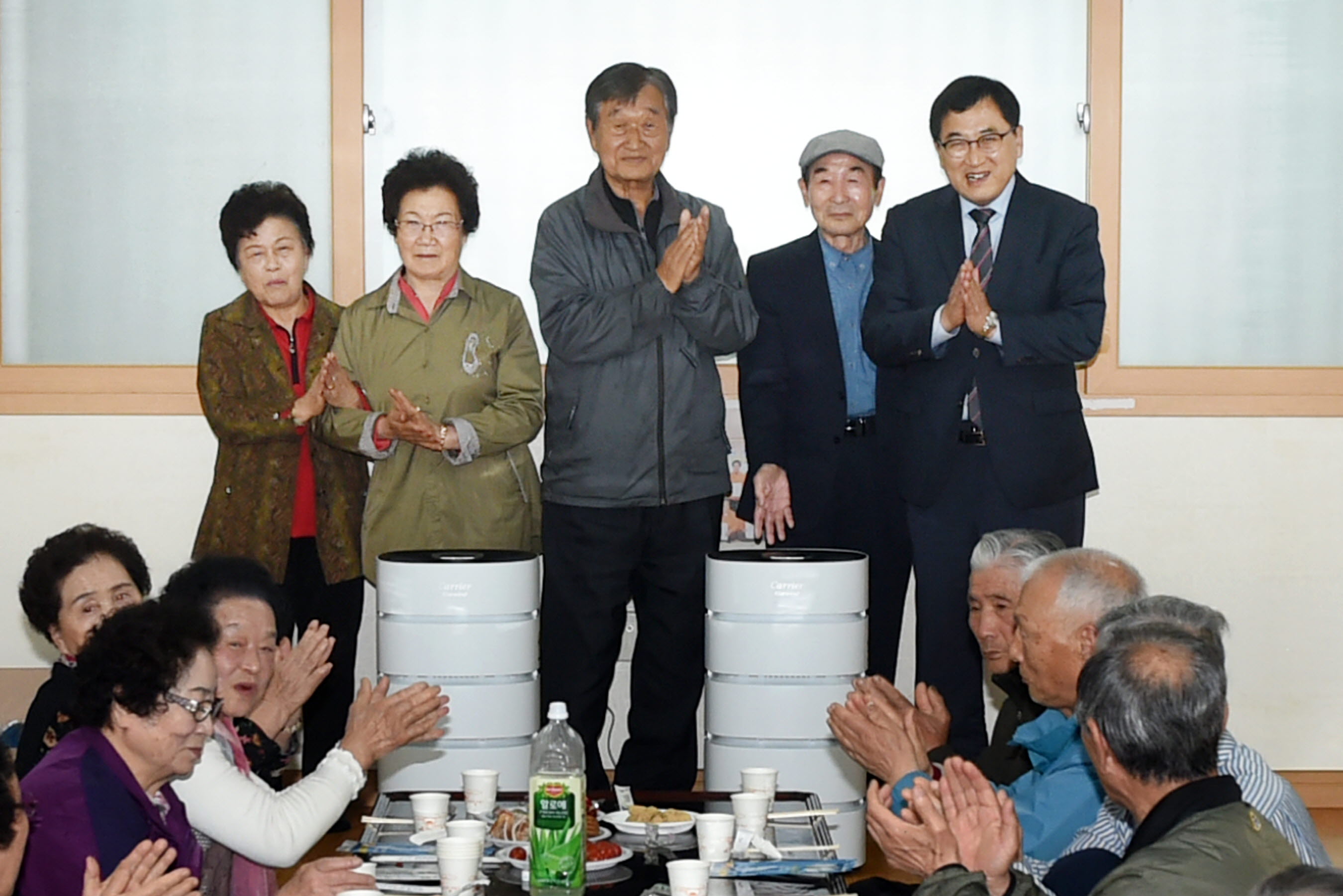 공기청정기 및 미세먼지 마스크 전달식