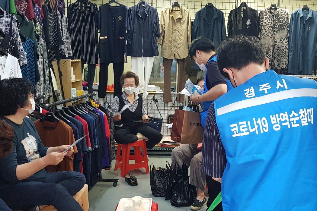 고령층의 백신접종 사전예약을 독려하는 홍보캠페인을 실시하고 있다