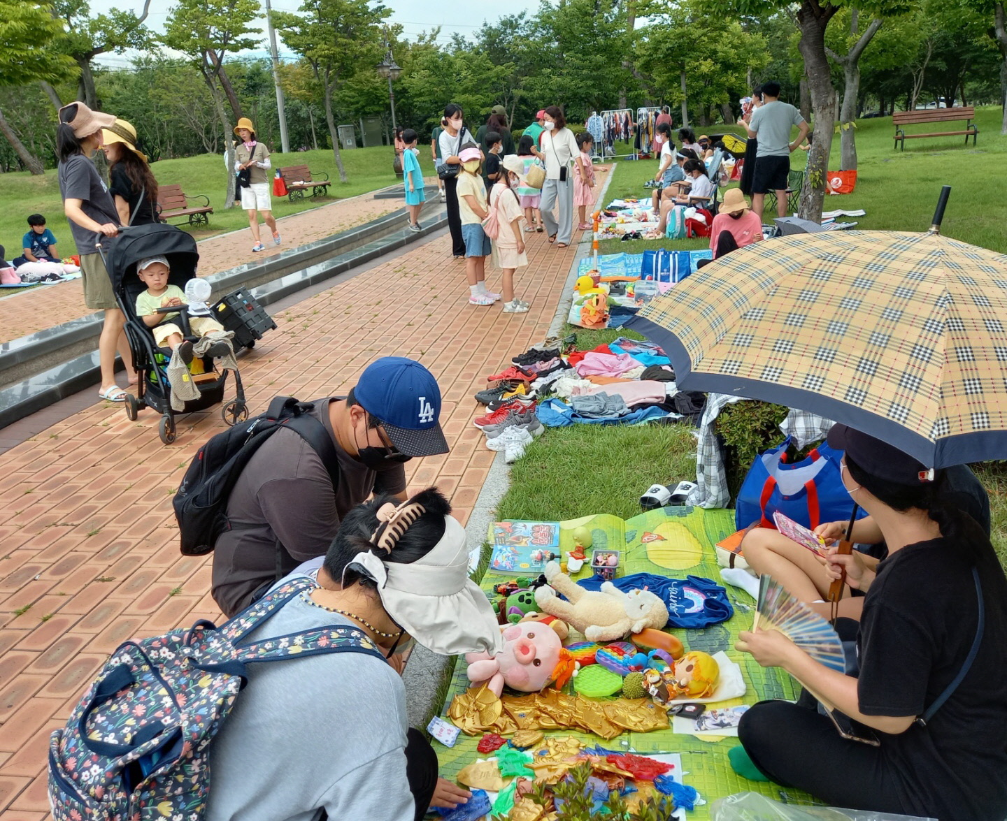 9일 황성공원 타임캡슐 공원에서 ‘7월 경주시민 사랑나눔 벼룩장터’가 열렸다