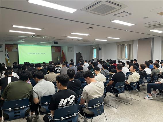 경주시 정신건강복지센터가 30일 자살현장 위기대응 능력 강화 교육 및 자살예방 생명지킴이 교육을 소방서 및 경찰서 대회의실에서 실시하고 있다.