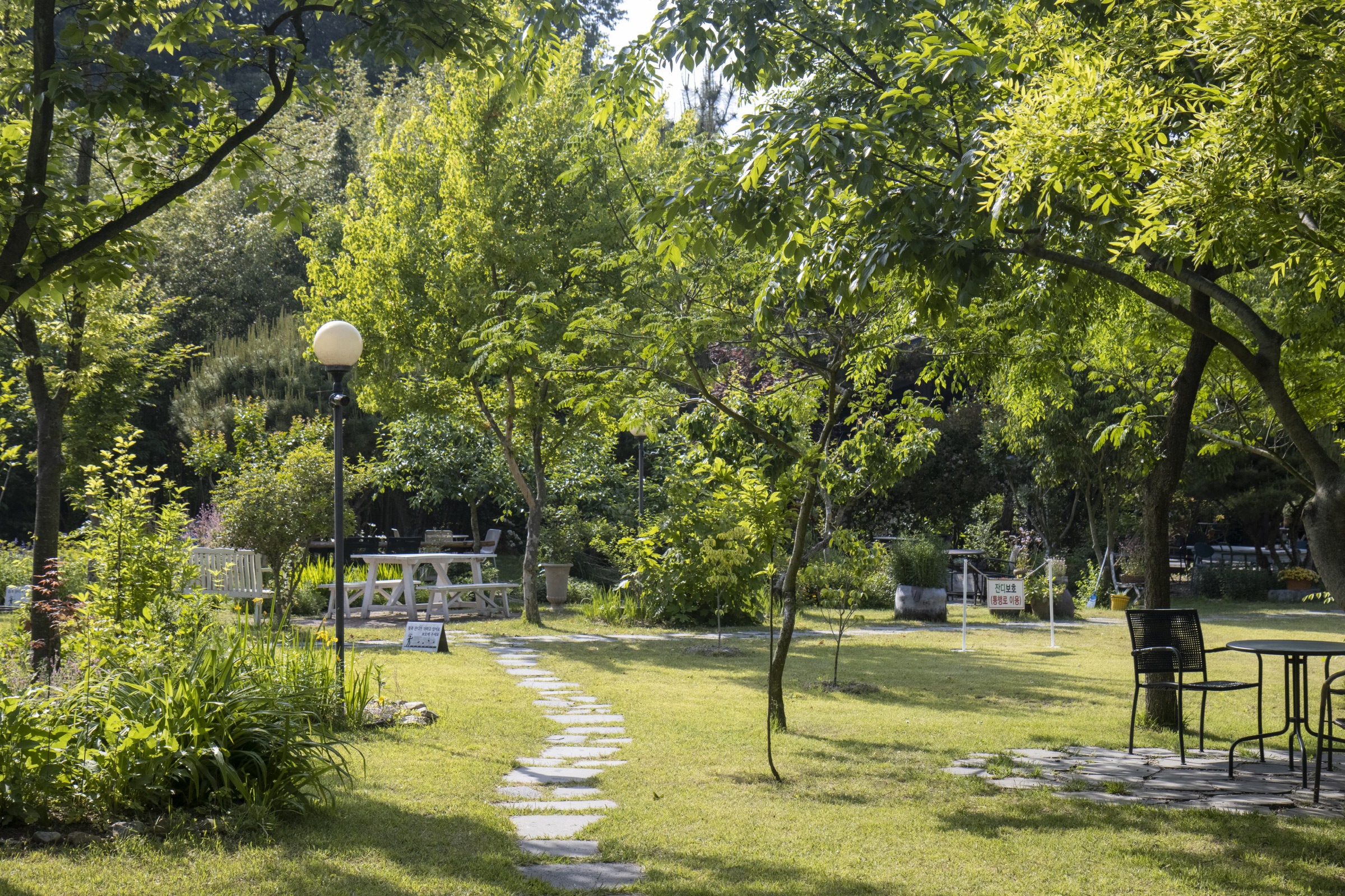 경주 제1호 민간정원으로 등록된 ‘경주 야생화일기’ 내외부 모습