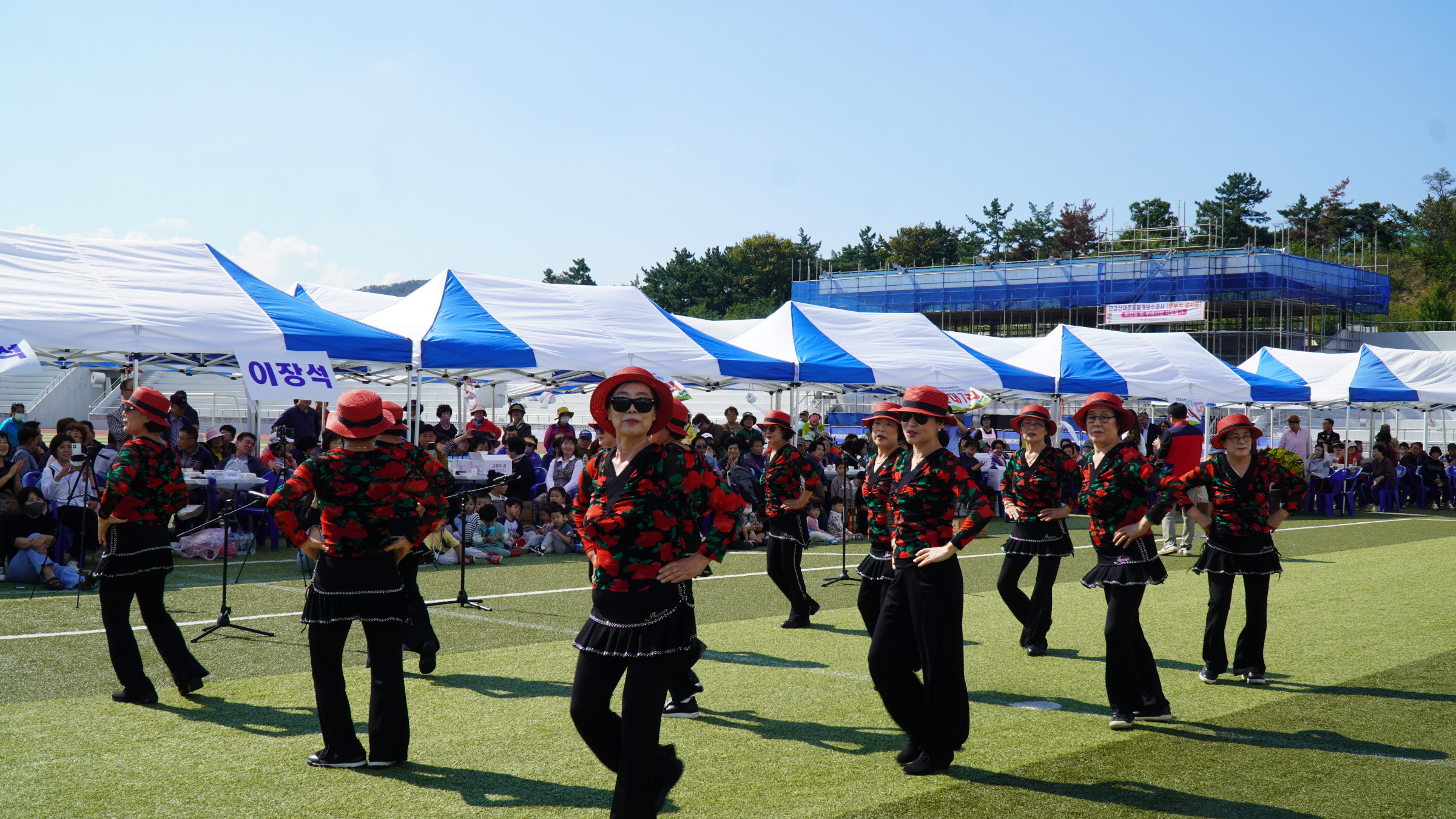 안강문화유랑 5회차 문화 나눔 프로그램이 지난 11일 안강종합운동장에서 진행되고 있다.