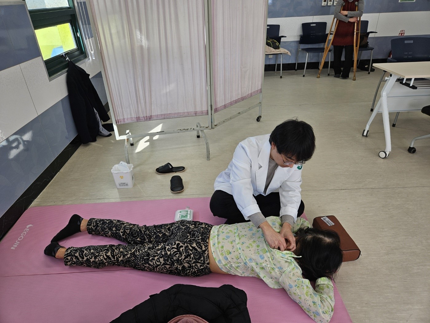 경주시장애인종합복지관에서 매주 화요일 오전 한의 무료 진료가 실시되고 있다.
