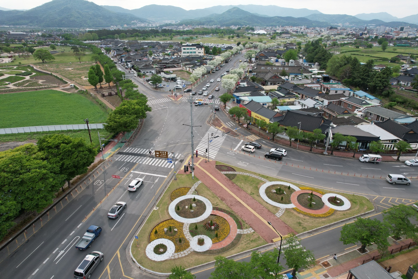 선덕네거리 교통섬 꽃정원 모습