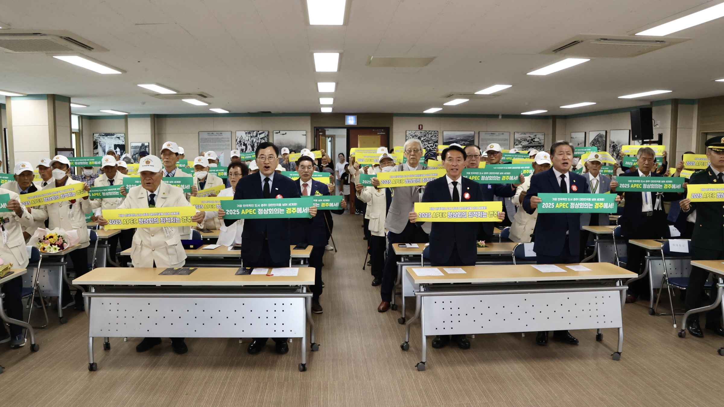 경주시가 25일 오전 경주시 보훈회관에서 6·25전쟁 제73주년 행사를 개최하고 있다.