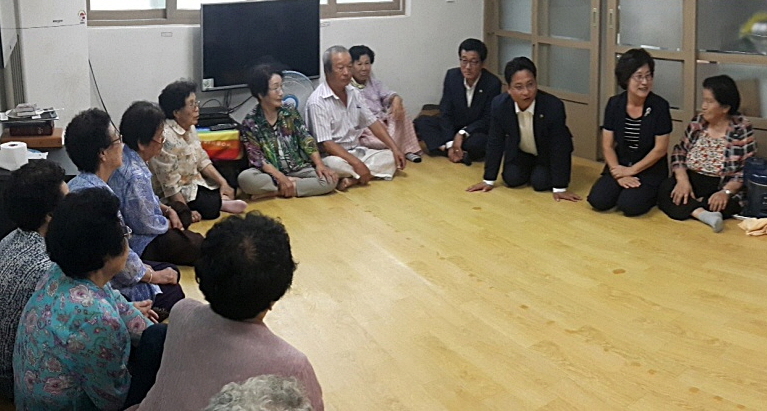 말복 맞이 경로당에 수박 전달