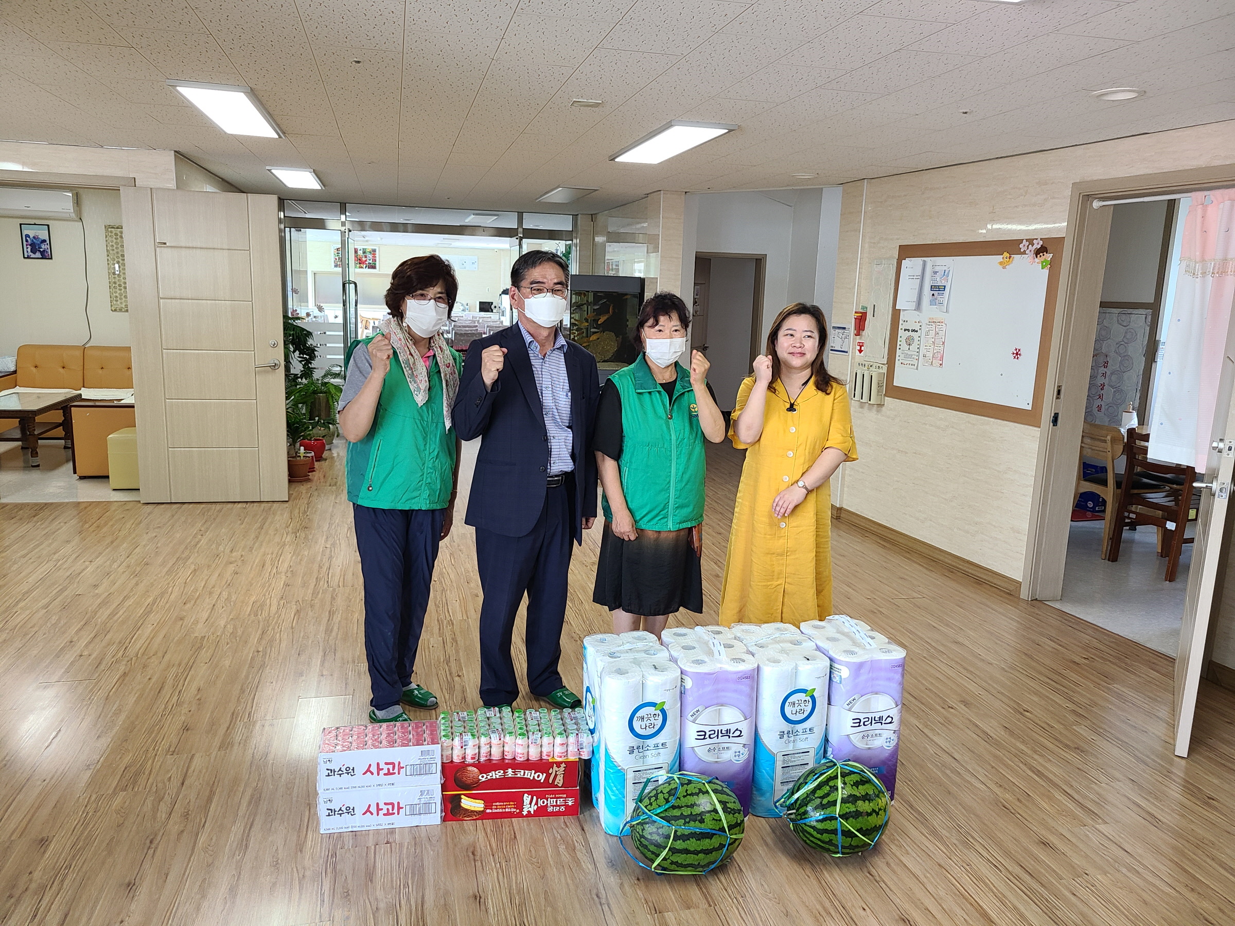 후원물품 전달