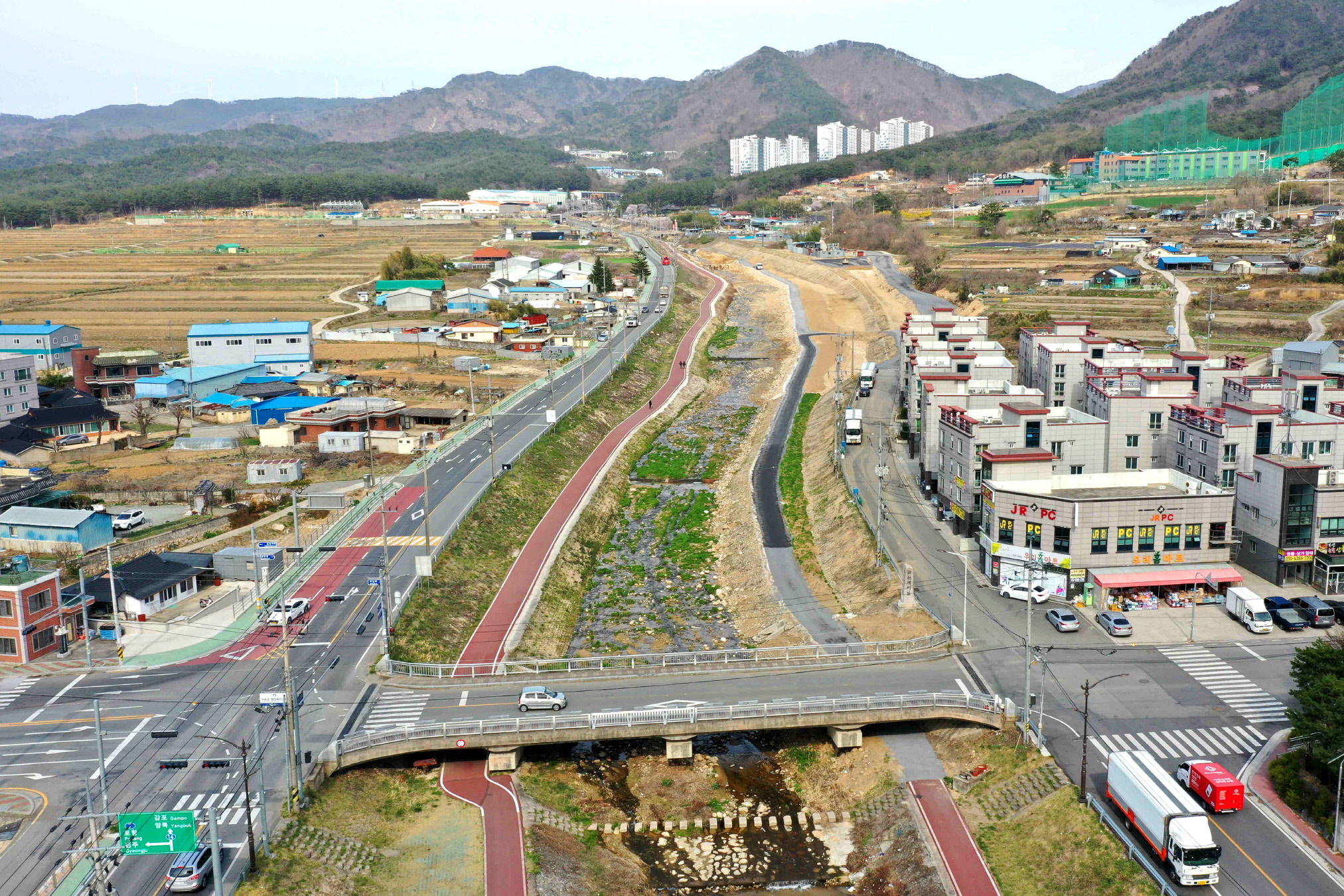 친수공간으로 탈바꿈한 외동 입실천