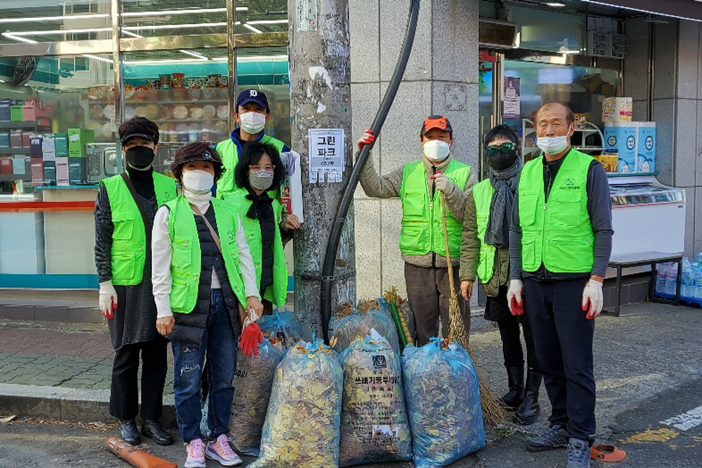 5. 경주시 황성동 자연보호협의회, 주거단지 및 상가지역 일대 환경정화 활동 펼쳐.jpg