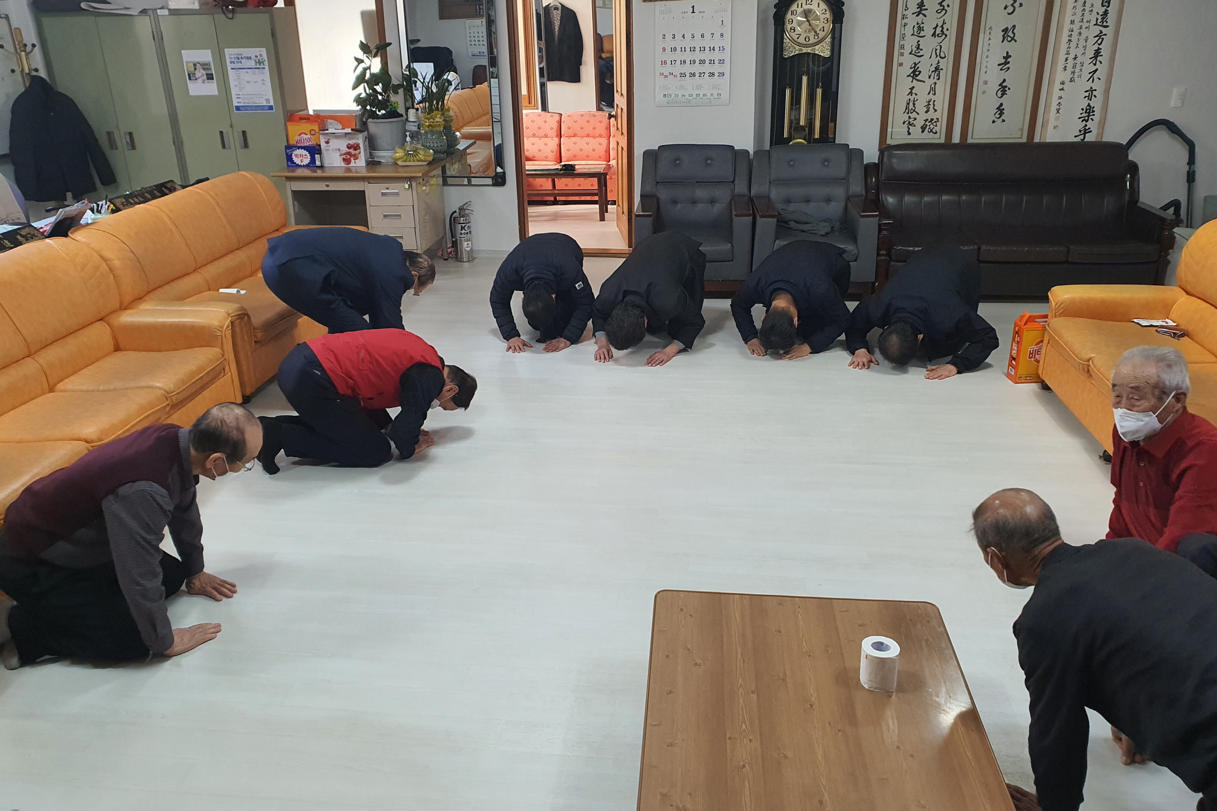 11. 북경주행정복지센터, 새해맞이 경로당 방문 및 어르신들과 소통.jpg