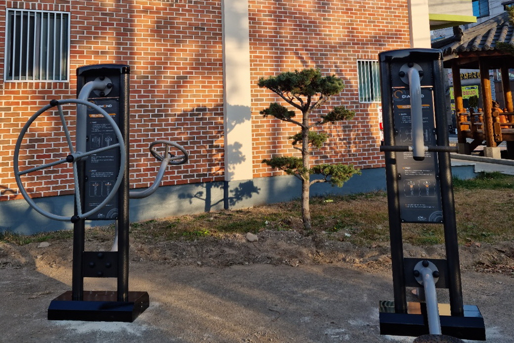 9일  경주시 황성동 갓뒤마을회관 서편에 설치된 활차와 허리돌리기 모습