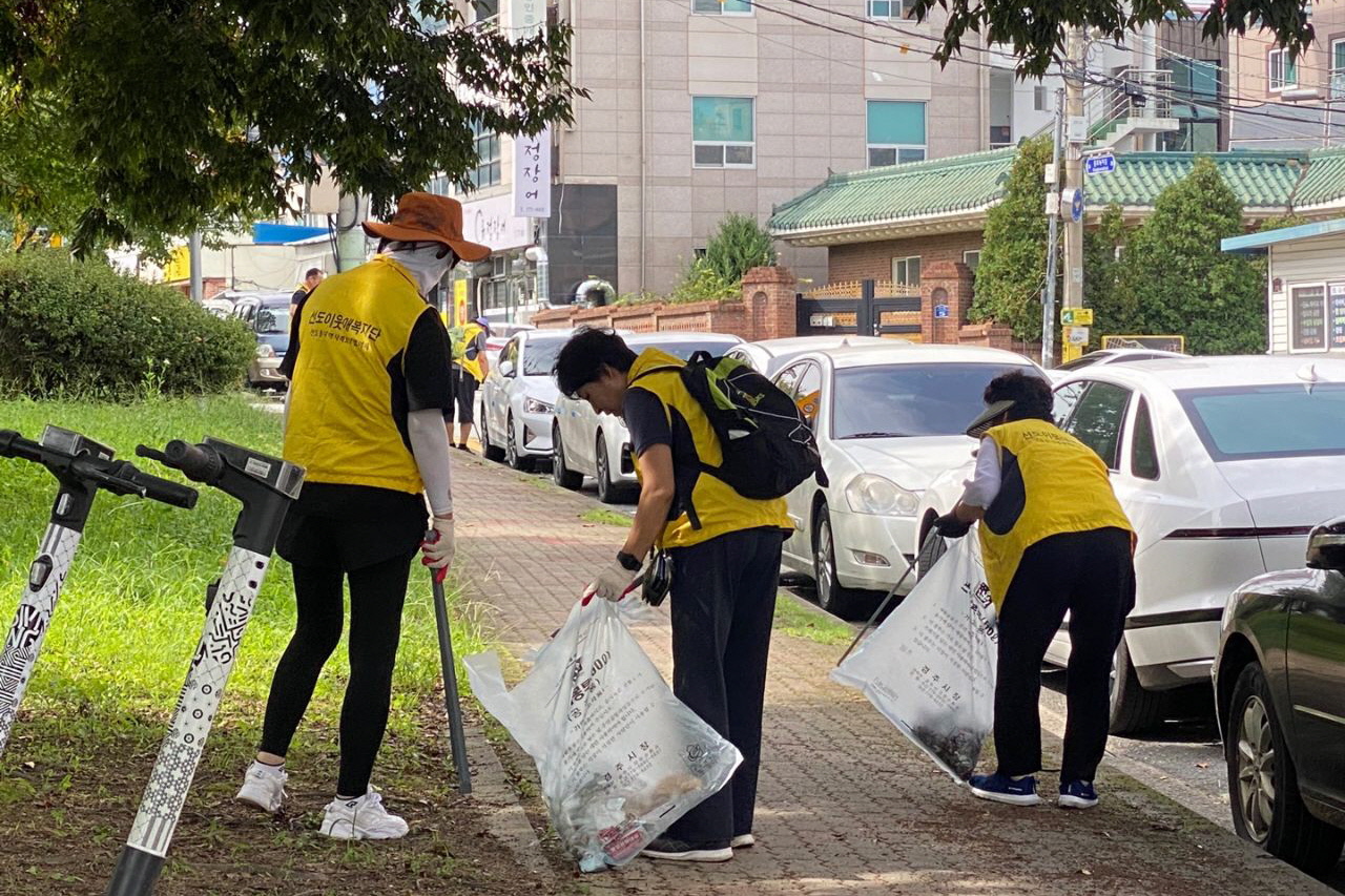 지난 19일 선도동 자생단체들이 추석을 맞아 지역 내 대대적인 환경정비를 실시했다.