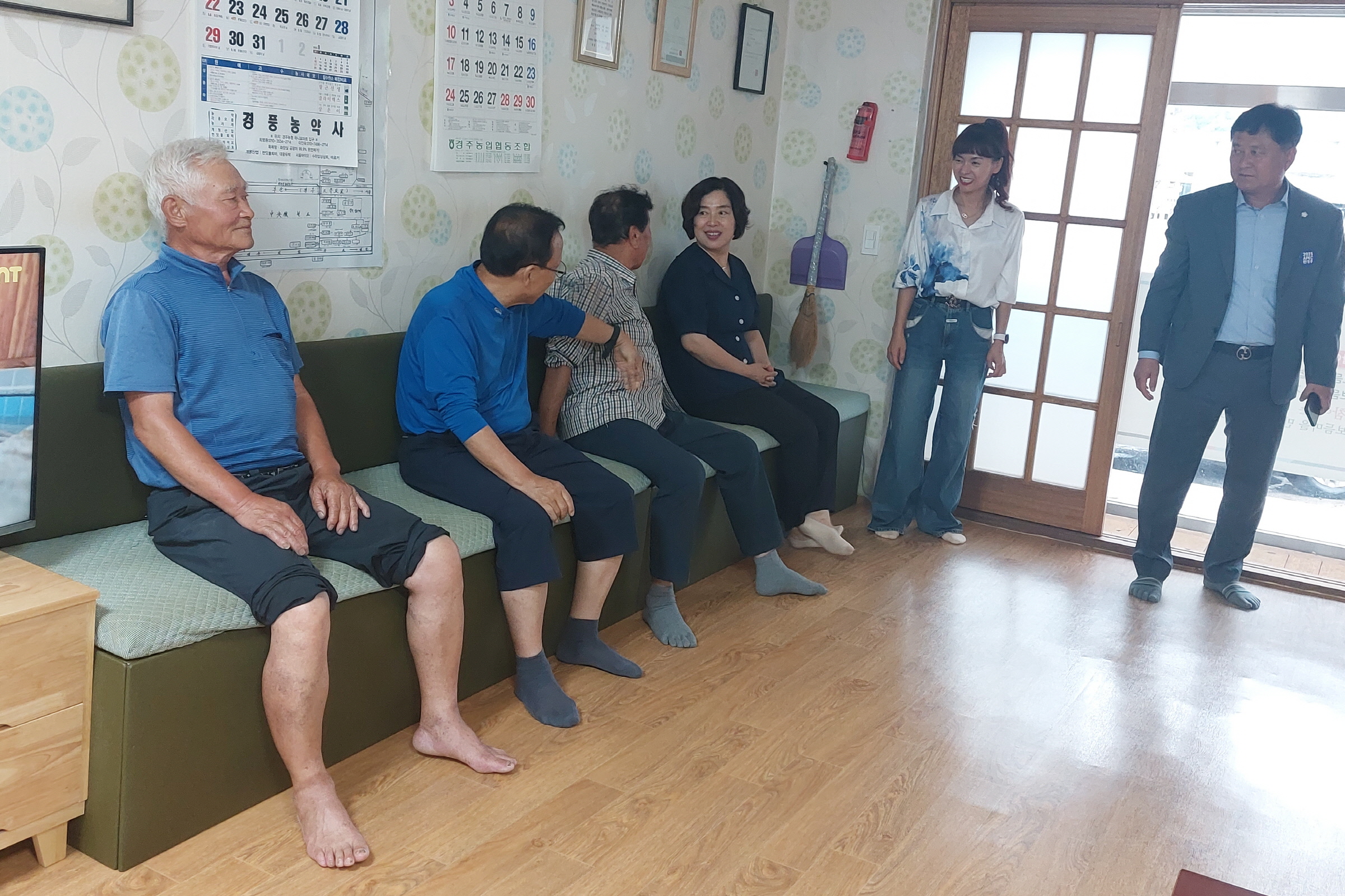 지난 20일 서은숙 황남동장이 추석을 맞아 지역 내 15개 경로당에 방문인사를 했다.