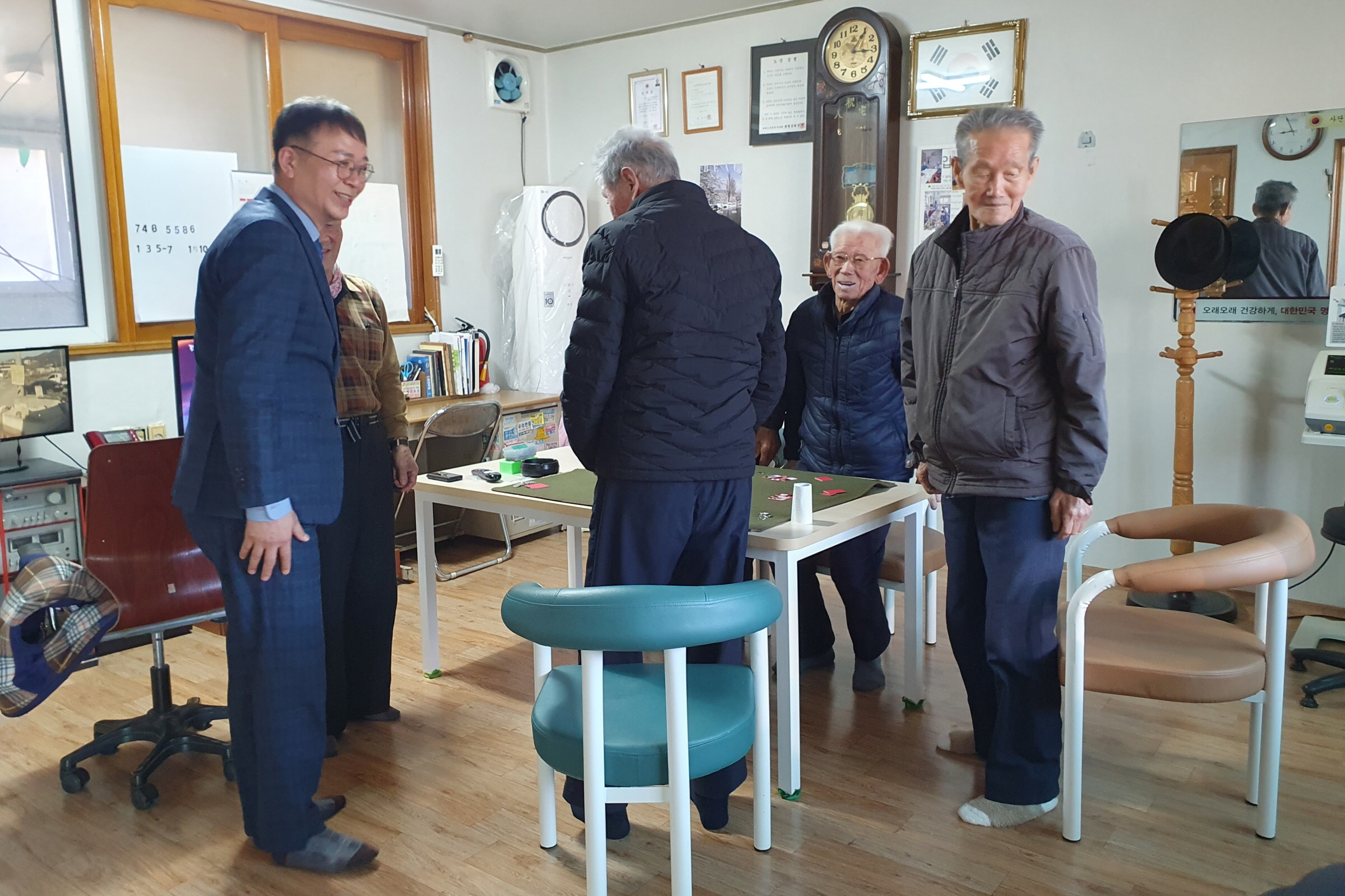 지난 1일 새로 부임한 이진복 선도동장이 지난 4일부터 5일까지 이틀에 걸쳐 관내 26개 경로당을 돌며 부임인사를 드렸다.