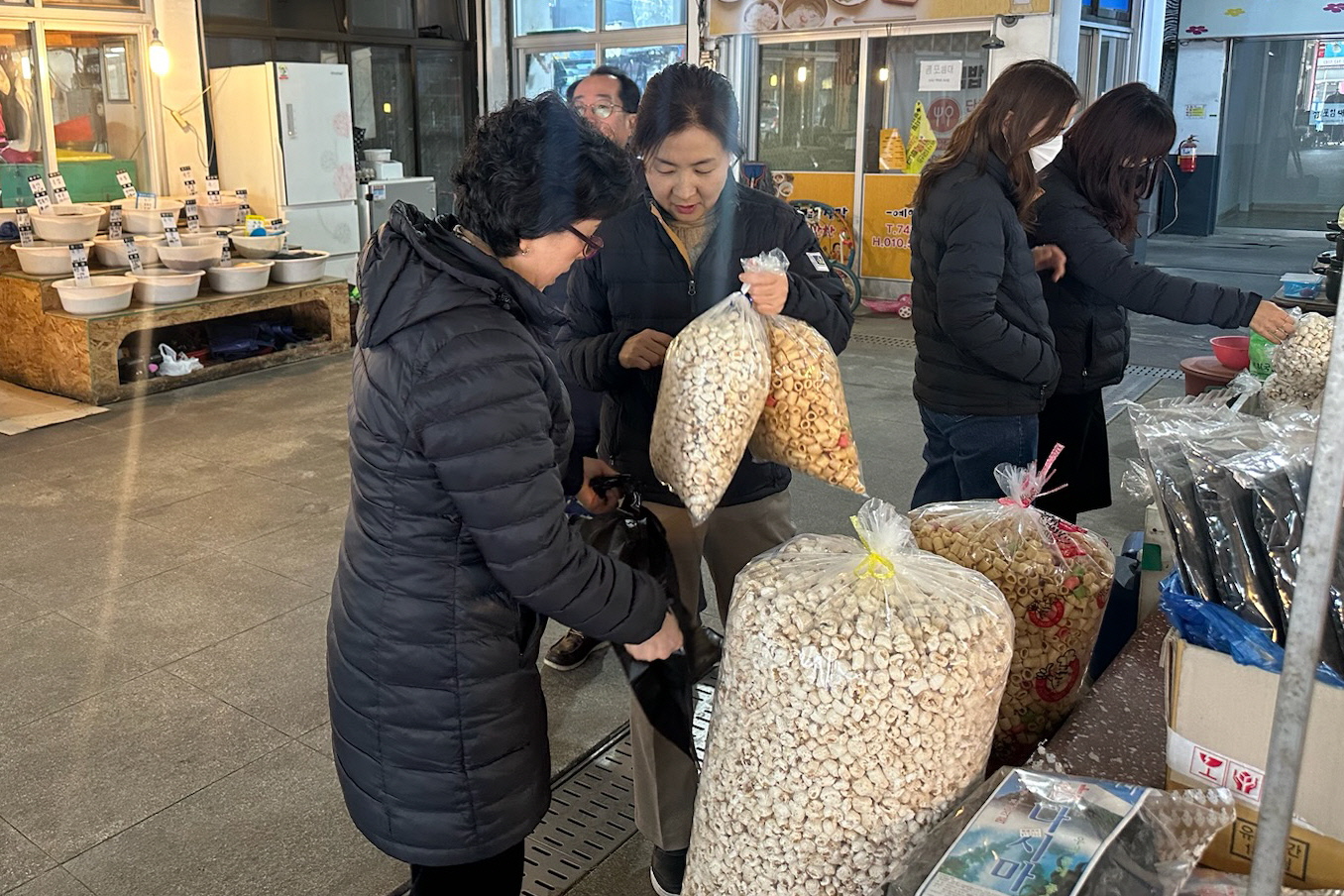지난 8일 동천동 행정복지센터에서 설맞이 전통시장 장보기 행사를 실시했다.