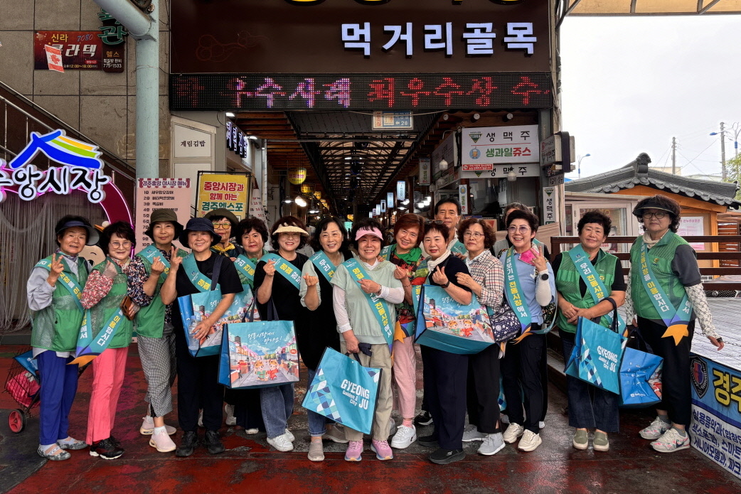 중부동에서 추석 맞이 전통시장 장보기 행사를 펼쳤다.