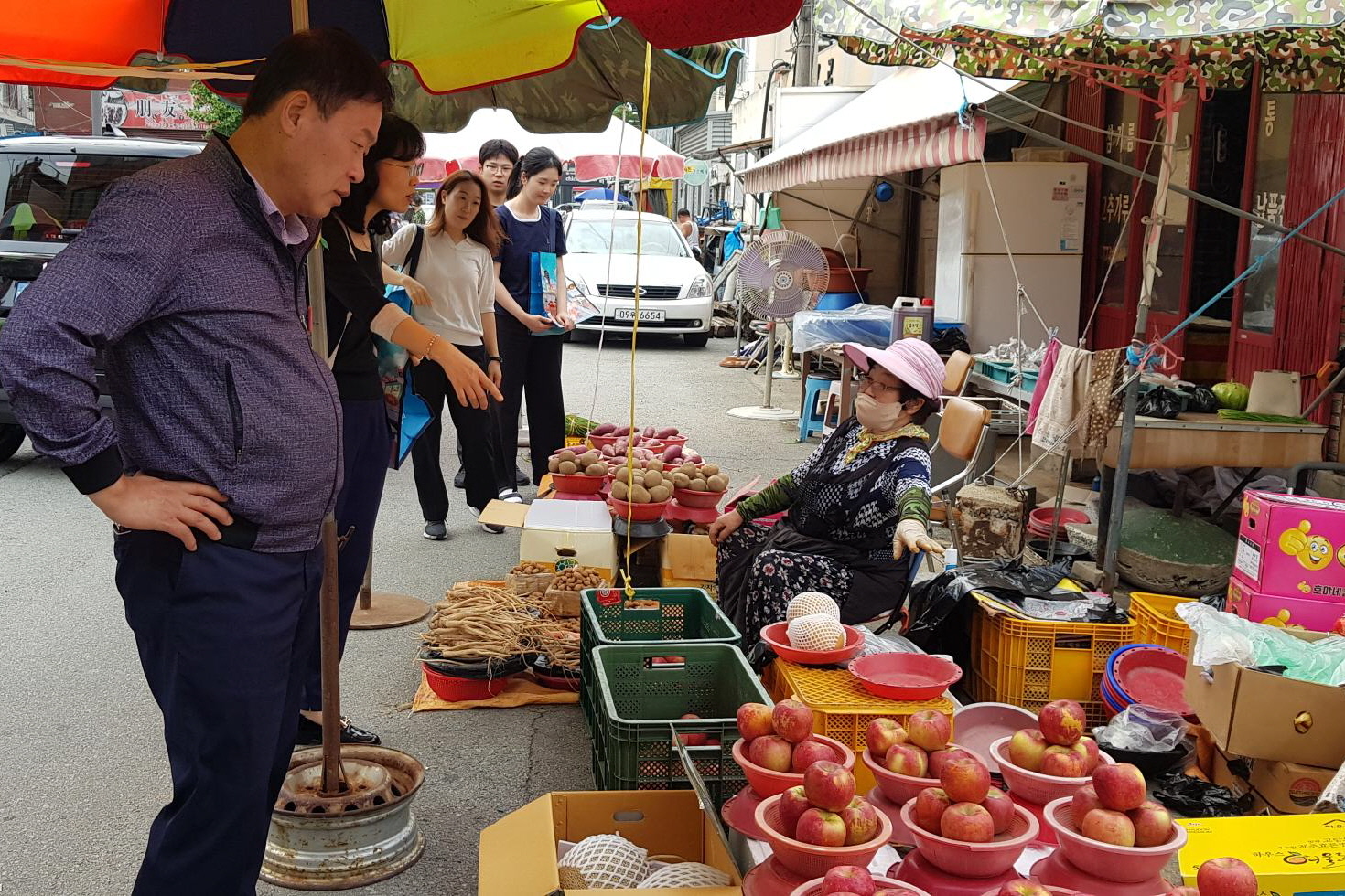 성건동에서 추석맞이 전통시장 장보기 행사를 실시했다.